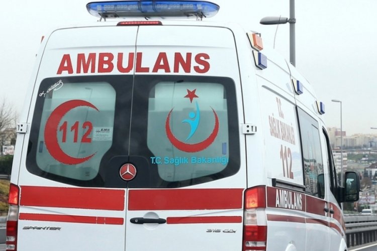 Tren rayının yanında selfie yapan kıza vagon &ccedil;arptı