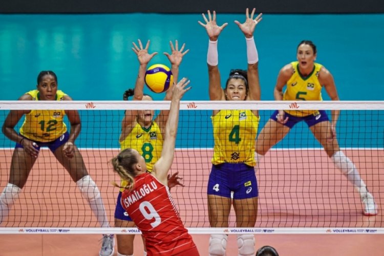 A Milli Kadın Voleybol Takımı, Brezilya'ya mağlup oldu
