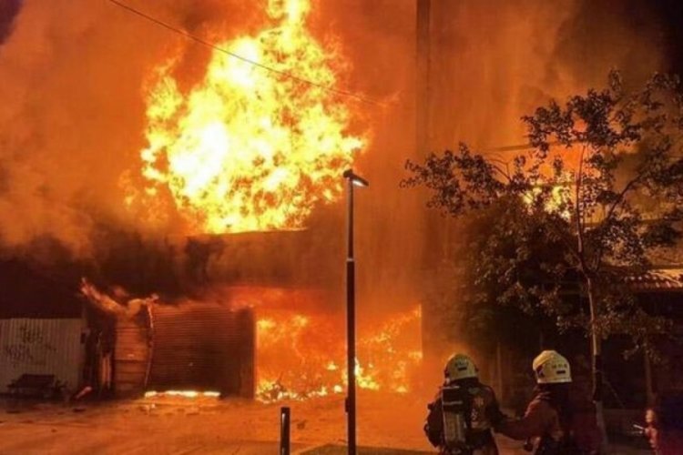 Ailesine kızınca evi ateşe verdi 8 &ouml;l&uuml; var