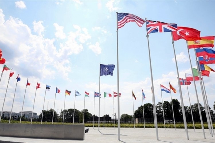 NATO &uuml;lkelerinin savunma bakanları Ukrayna'ya yardımı g&ouml;r&uuml;şmek i&ccedil;in bir araya geldi