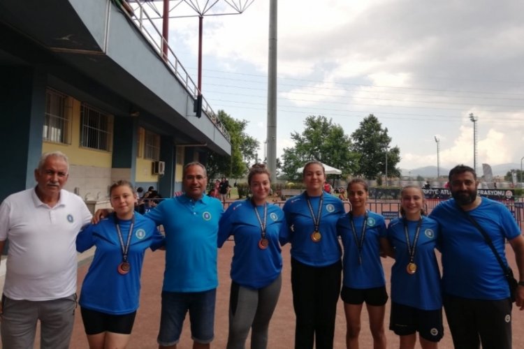 Bursa B&uuml;y&uuml;kşehir Belediyespor'un sporcuları madalyaları topladı