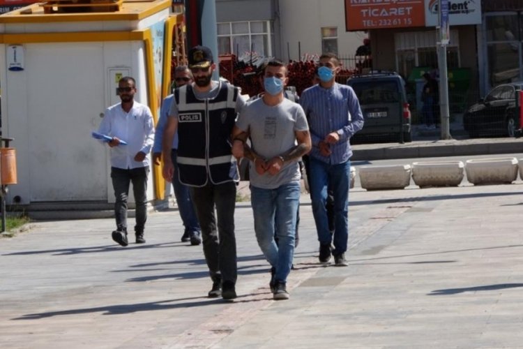 Sokakta kuzenini &ouml;ld&uuml;ren ş&uuml;pheli yakalandı