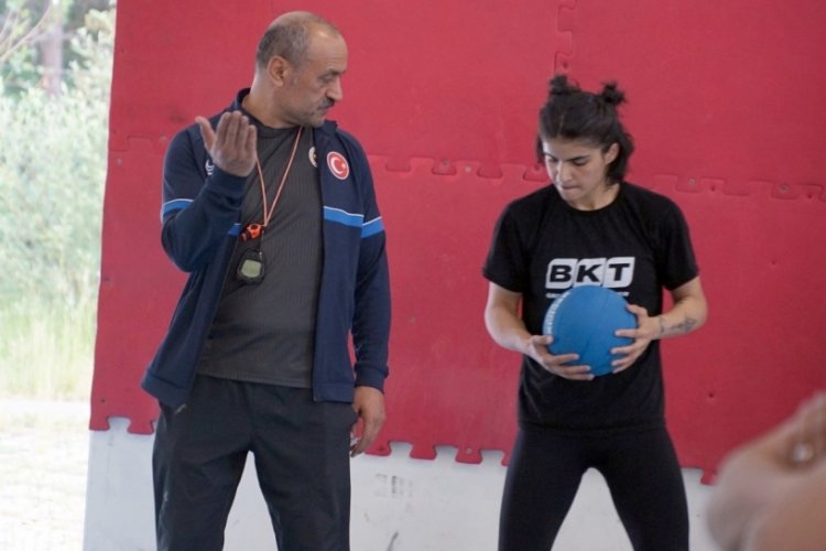 D&uuml;nya Boks Şampiyonu  Ayşe &Ccedil;ağırır: Ger&ccedil;ek bir takım olduğumuzu d&uuml;nyaya g&ouml;sterdik