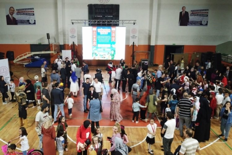 Bursa'da Tarih Yazan &Ccedil;ocuklar Projesi'nde 20 bin &ouml;ğrenciye destek olundu
