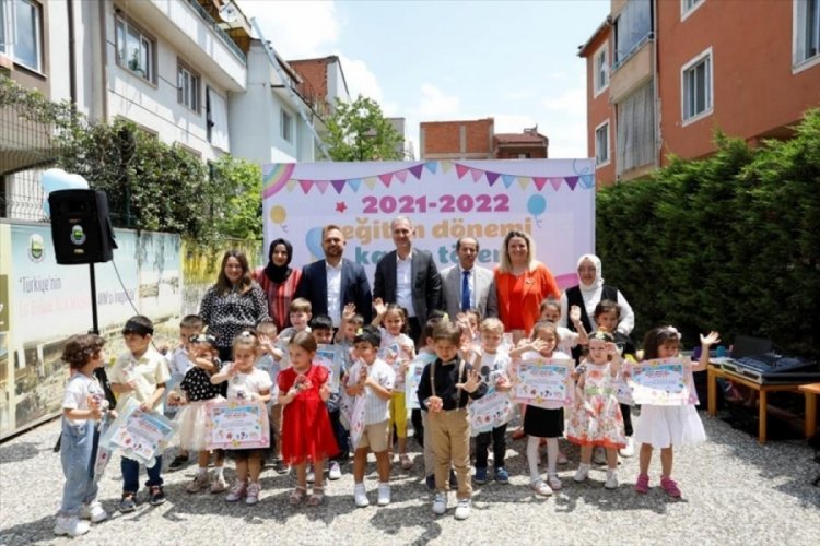 Bursa'da 'Beşinci Mevsim'in minikleri karnelerini aldı