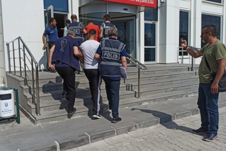 Bursa Orhangazi'de uyuşturucu tacirleri polisten ka&ccedil;amadı