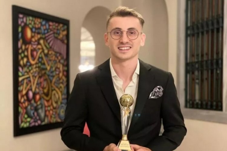 Kerem Akt&uuml;rkoğlu'na 'Rising Star' &ouml;d&uuml;l&uuml; verildi