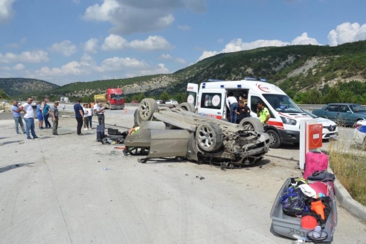 Bulgaristan uyruklu ailenin otomobili takla attı: 1 &ouml;l&uuml;, 3 yaralı
