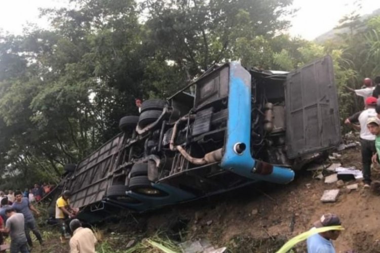 Meksika'da otob&uuml;s kazası: 9 &ouml;l&uuml;, 28 yaralı