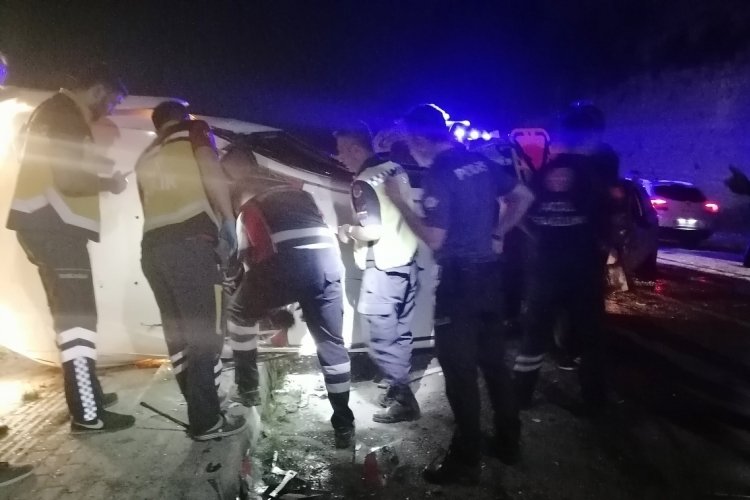 Araca sıkışan şahıs baltayla camlar kırılarak kurtarıldı