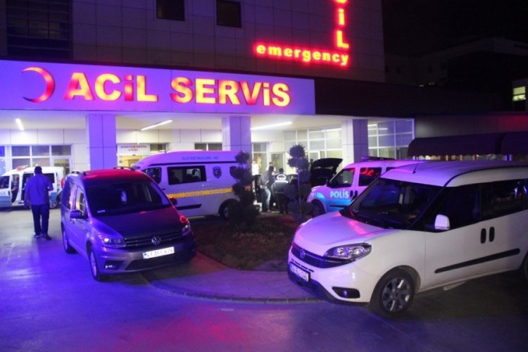 Aracının i&ccedil;inde vurulan şahıs kendi imkanlarıyla hastaneye gitti