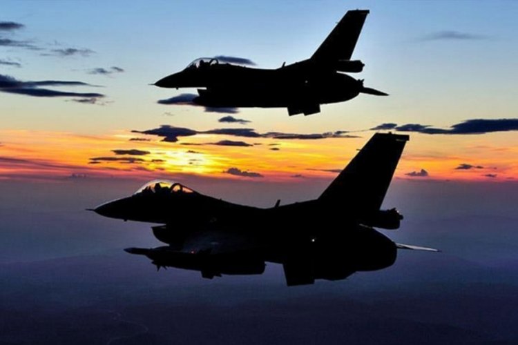İsrail savaş u&ccedil;akları Gazze'de bir b&ouml;lgeyi vurdu