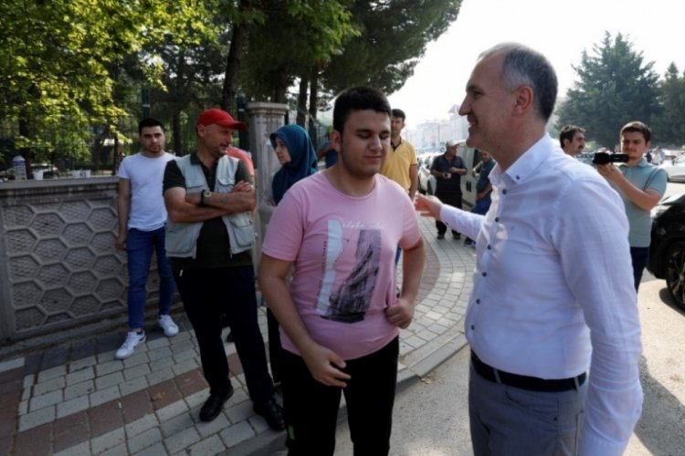 Bursa İneg&ouml;l'de YKS'ye giren &ouml;ğrencilere ikram