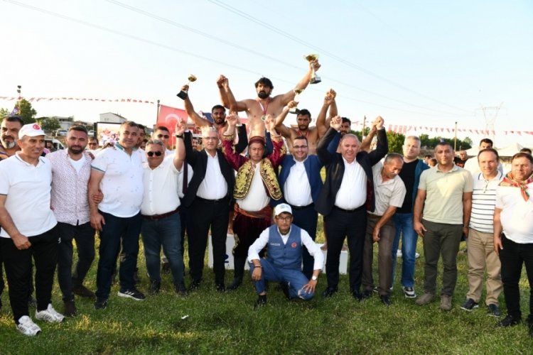 16. Yalıntaş g&uuml;reşlerinde altın kemer İsmail Ko&ccedil;'un oldu