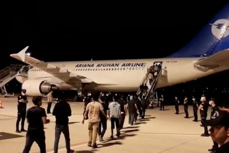 Afganistan uyruklu 227 d&uuml;zensiz g&ouml;&ccedil;men sınır dışı edildi