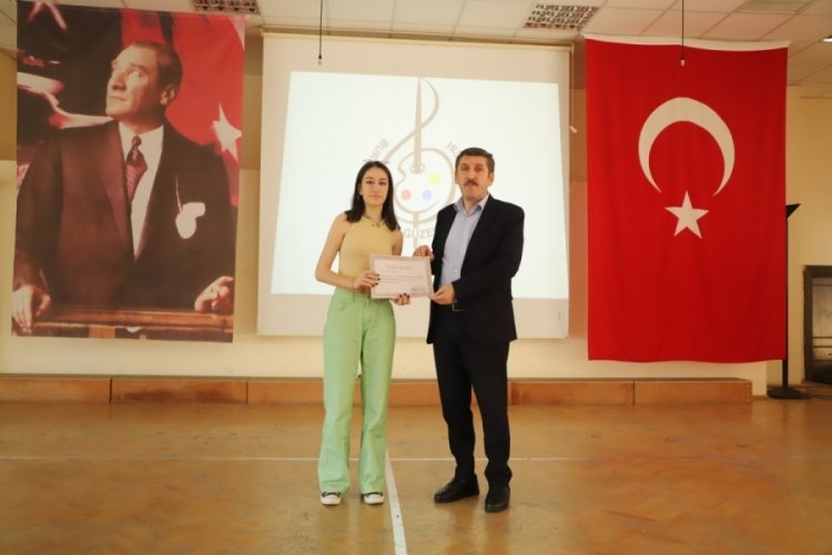 Bursa Zeki M&uuml;ren G&uuml;zel Sanatlar Lisesinden 'desen' yarışmasında b&uuml;y&uuml;k başarı