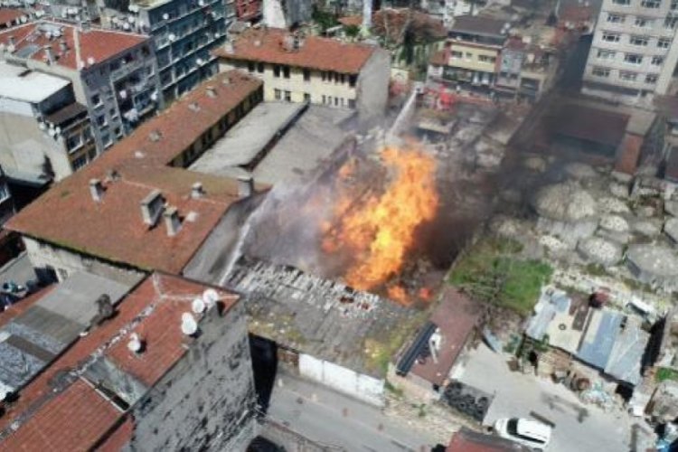İstanbul Fatih'te emniyetin deposunda yangın! &Ccedil;ok sayıda ekip b&ouml;lgede