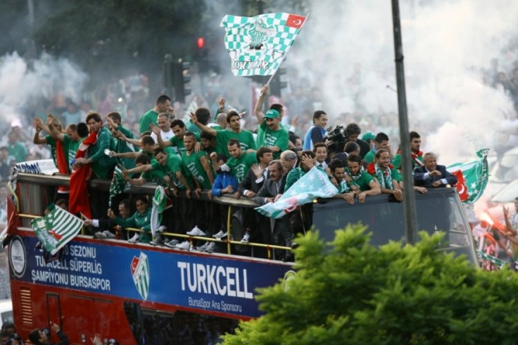 Bursaspor'un şampiyonluğuna dil uzatana kapak gibi cevap