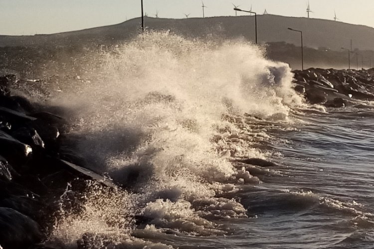 Balıkesir'i fırtına vurdu