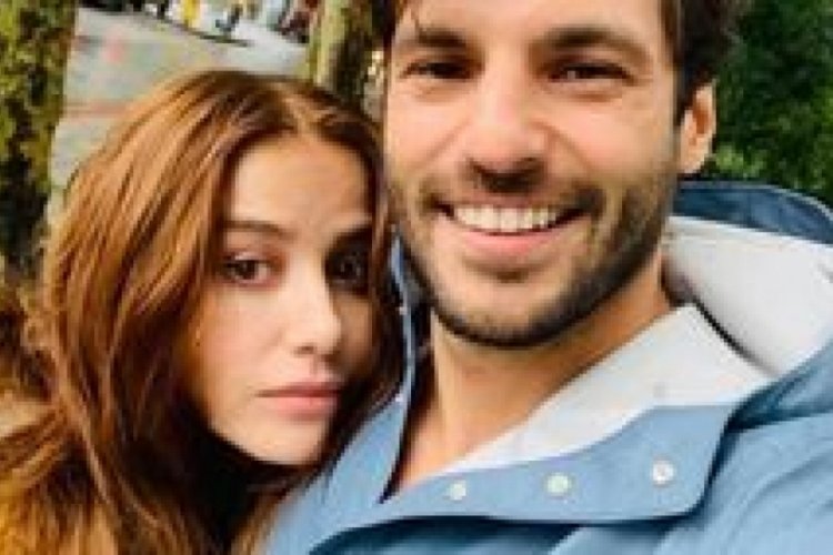 &Ouml;zge G&uuml;rel ve Serkan &Ccedil;ayoğlu ile nişanlandı