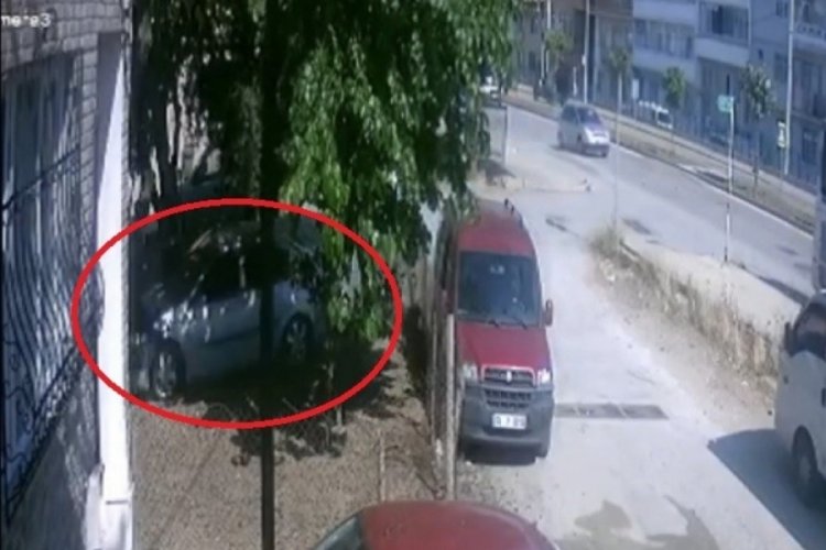 Bursa'da s&uuml;r&uuml;c&uuml;s&uuml;n&uuml;n kontrol&uuml;nden &ccedil;ıkan otomobil bah&ccedil;eye u&ccedil;tu