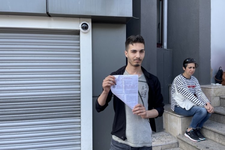 Sınava girmekten vazge&ccedil;en genci vatandaş ikna etti