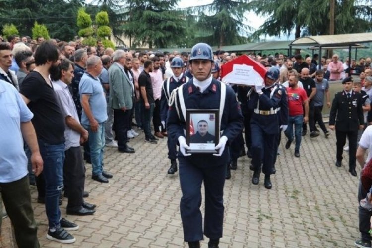 Trabzon'da trafik kazasında &ouml;len asker, son yolculuğuna uğurlandı
