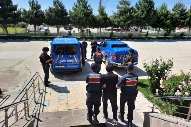 Aksaray'da eşini &ouml;ld&uuml;ren koca, yıllar sonra sonra saklandığı ahırda yakalandı