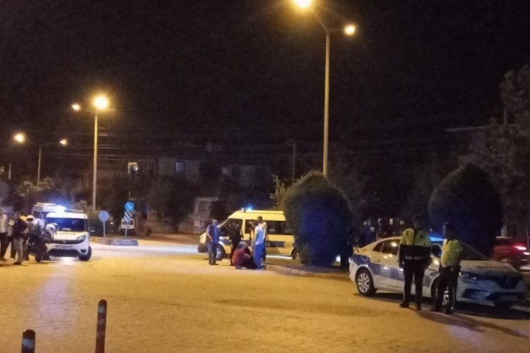 Sokak d&uuml;ğ&uuml;n&uuml;nde bı&ccedil;aklı kavga: 2 yaralı
