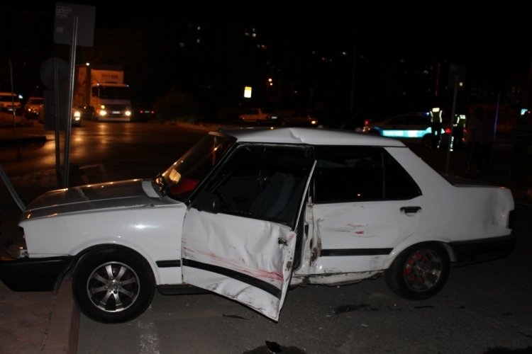 Kayseri'de otomobiller &ccedil;arpıştı: 2 Yaralı