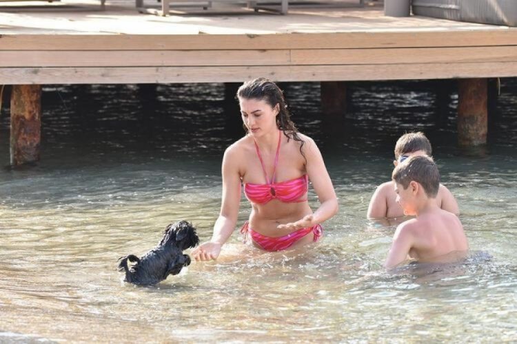 Burcu &Ouml;zberk mekanı terk etti