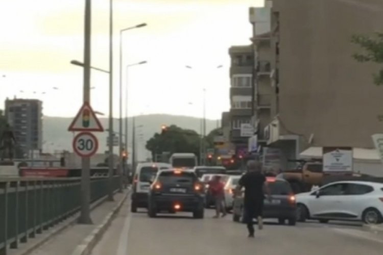 Bursa'da yol verme kavgasında ortalık karıştı