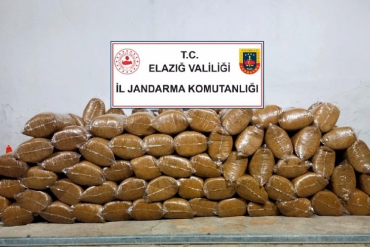 Elazığ'da 775 kilogram ka&ccedil;ak kıyılmış t&uuml;t&uuml;n bulundu