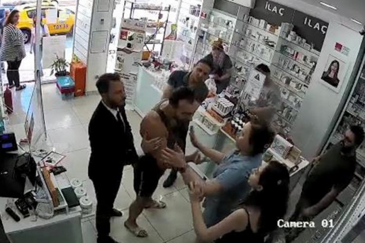 Eczanede dehşet: Boynunu kopartırım
