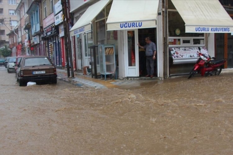Bilecik'te yağış nedeniyle su baskınları meydana geldi