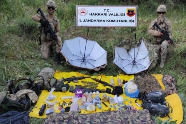2 ter&ouml;ristin etkisiz hale getirildiği operasyonda silah, m&uuml;himmat ve patlayıcı ele ge&ccedil;irildi