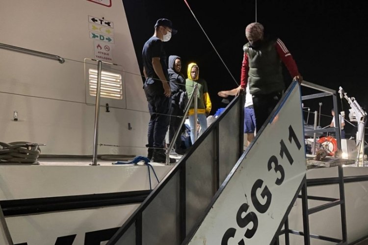 İzmir a&ccedil;ıklarında 39 g&ouml;&ccedil;men kurtarıldı