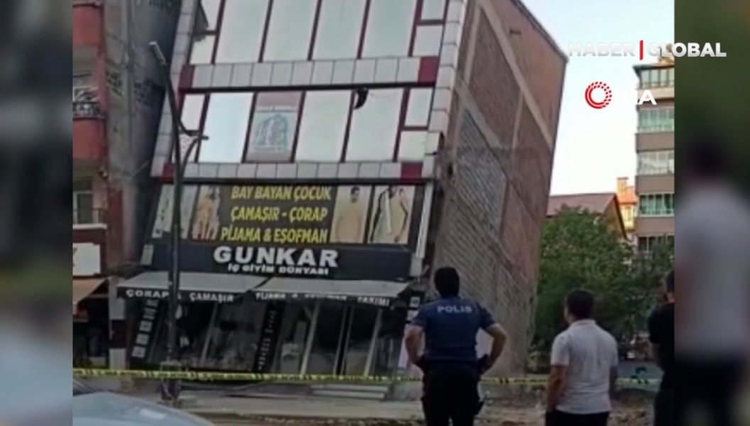 Bina yıkıldı, faciadan b&ouml;yle d&ouml;n&uuml;ld&uuml;!