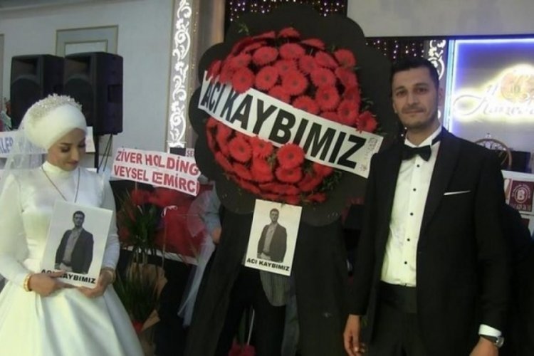 D&uuml;ğ&uuml;nde damada, arkadaşlarından şok eden şaka!