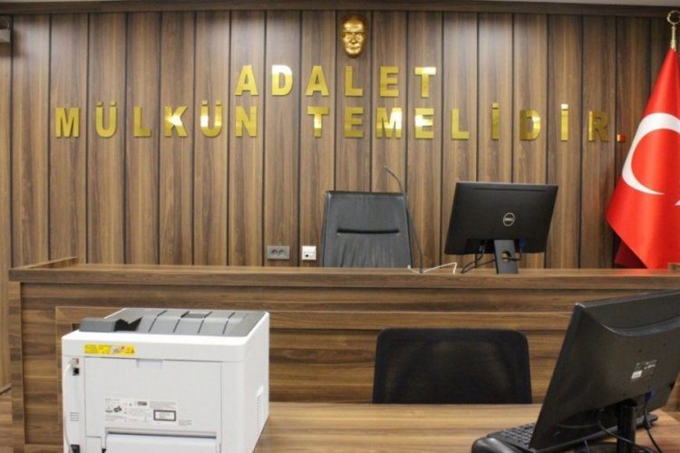 Kayseri'de oğlu ceza alan anne hakimden d&uuml;d&uuml;kl&uuml; tenceresini istedi