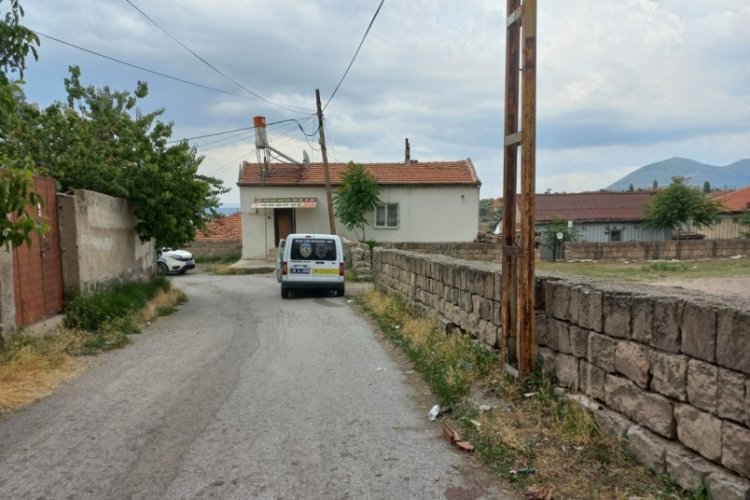 Kayseri'de bir kişi tartıştığı eşini bı&ccedil;akladı