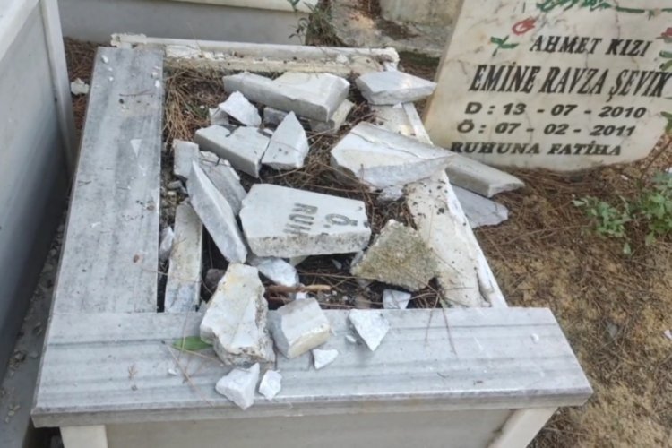 Bebek mezarlarına skandal saldırı