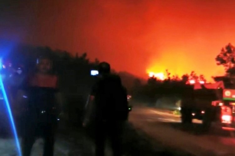 Marmaris'te yangın b&ouml;lgesinde tahliyeler başladı