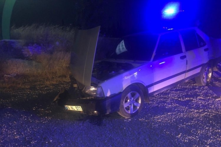 Manisa'da iki ara&ccedil; &ccedil;arpıştı: 3 yaralı