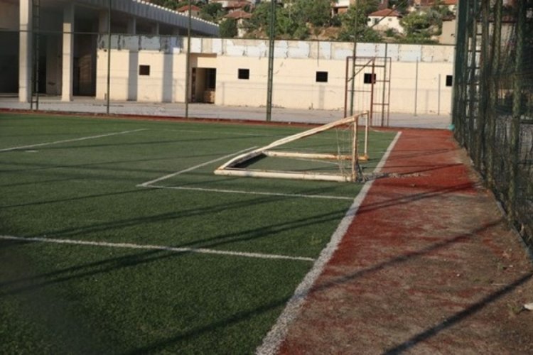 &Uuml;zerine kale direği devrilen &ccedil;ocuk yaşamını yitirdi