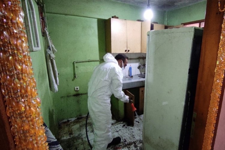 Bursa'da &ccedil;&ouml;p ev temizliğinde 4 kamyon &ccedil;&ouml;p &ccedil;ıkartıldı