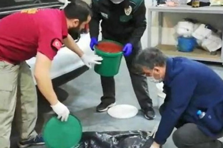 Sal&ccedil;anın i&ccedil;inden &ccedil;ıkanlar hayrete d&uuml;ş&uuml;rd&uuml;!