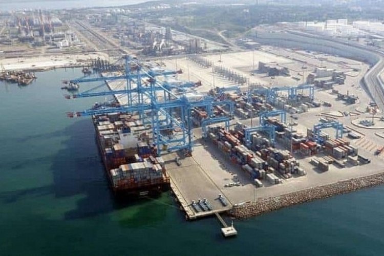 İzmir'de limanda vincin altında kalan iş&ccedil;i &ouml;ld&uuml;
