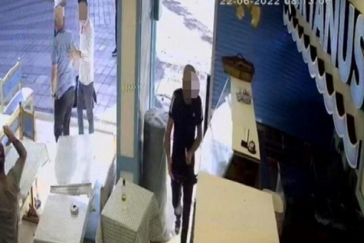 &Uuml;sk&uuml;dar'da kiracı ile d&uuml;kkan sahibi &ccedil;atıştı, bir kişi hayatını kaybetti