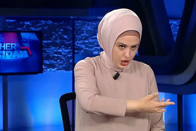 Canlı yayında 'cin &ccedil;ıkarma seansı' yapan Pelin H&uuml;rman'dan a&ccedil;ıklama